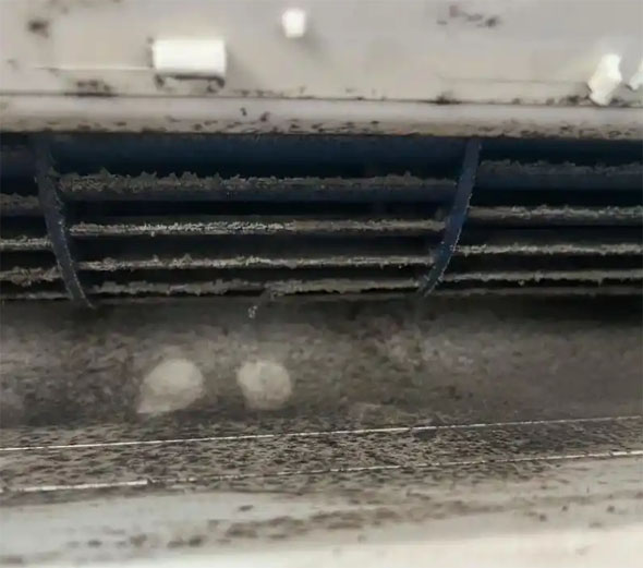 宾川空调吹的风有股烧焦味是怎么回事